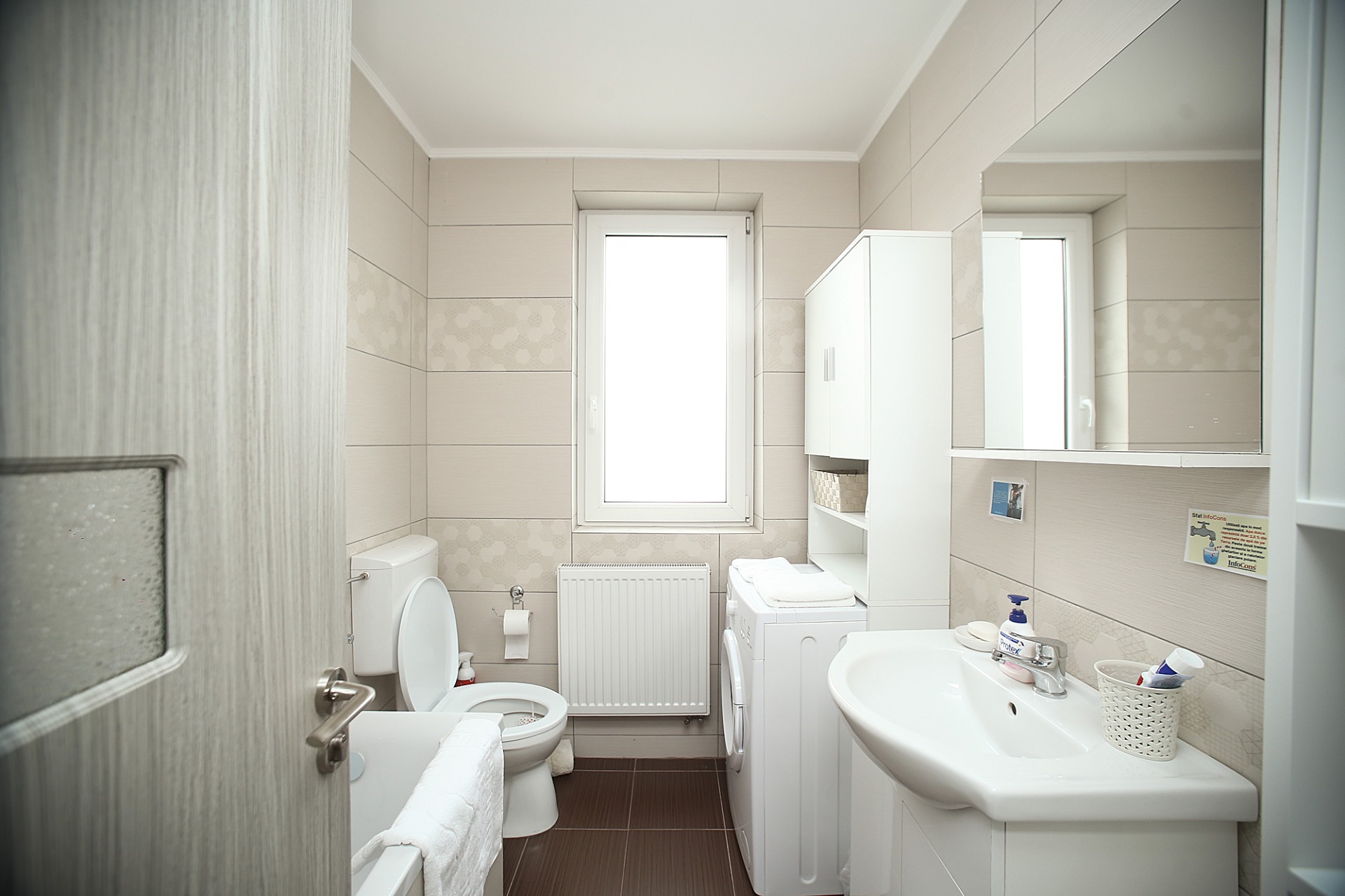 Baie complet utilată.